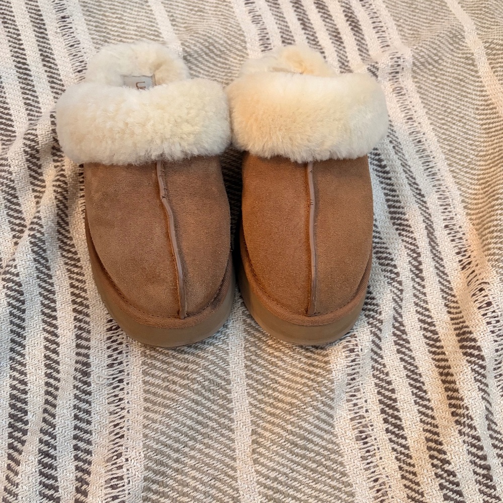UGG Scuffette II Slippers Chestnut Women’s 6 Shearling Suede Cozy